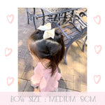 LYNDI パフ Mサイズ〈リボンカバーヘアスライド〉オーガンジーアイボリー｜キラキラリボンがポイントのふんわりヘアボウ