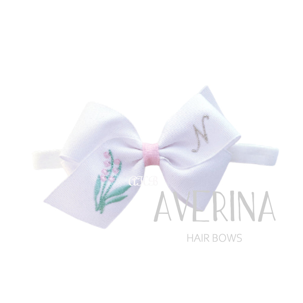 【AVERINA Express商品】LILY-フラット:L ヴァニラホワイト ヘアバンド すずらん刺繍イニシャルS