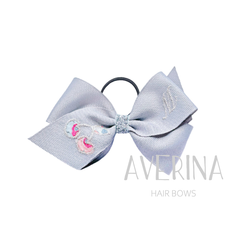 【AVERINA Express商品】CERISE-L Cloudy Grey Hair Tie Betsy Blue PinkイニシャルM